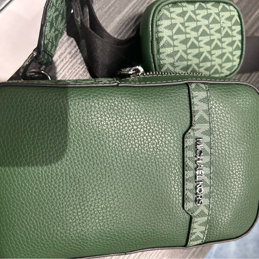 Michael Kors Cooper Medium KORS Logo Sling Pack NWT moss green with porch - Picture 11 of 15